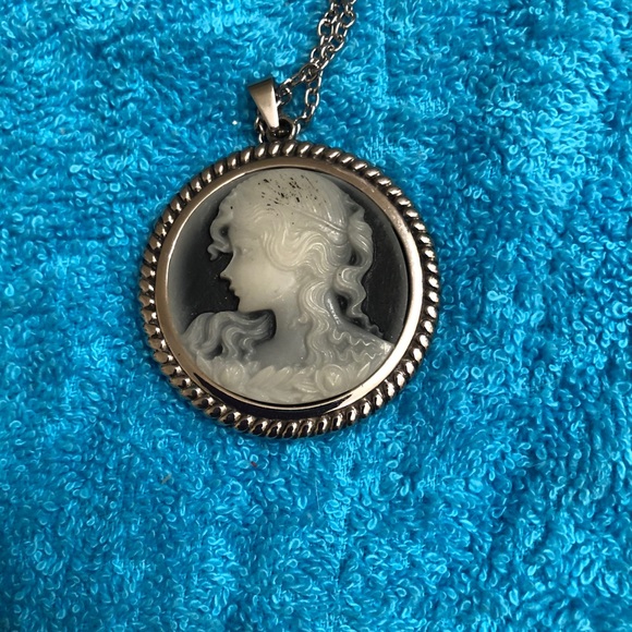 Vintage 🚨 OOAK sterling silver and real blue agate cameo necklace - Picture 1 of 3